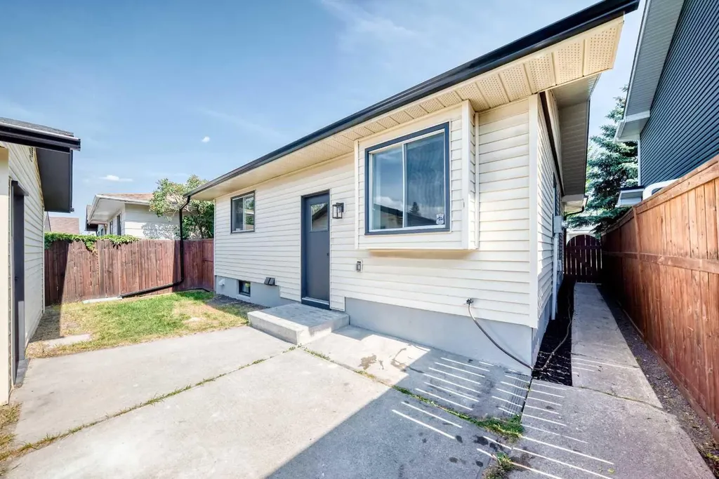 145 Sunvale Crescent SE Calgary AB T2X2R7