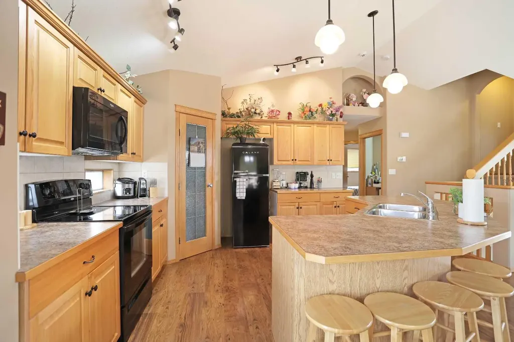 372 Lake Stafford Drive E Brooks AB T1R 1P8
