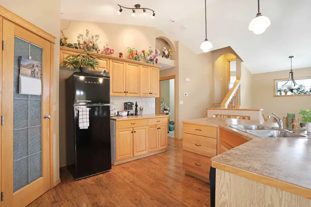 372 Lake Stafford Drive E Brooks AB T1R 1P8