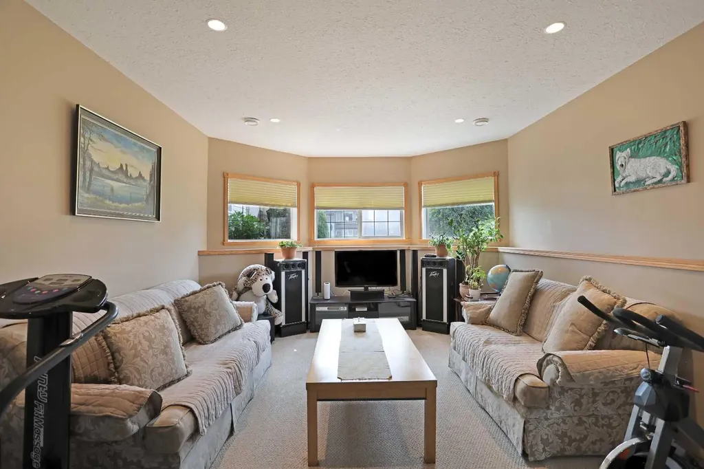 372 Lake Stafford Drive E Brooks AB T1R 1P8