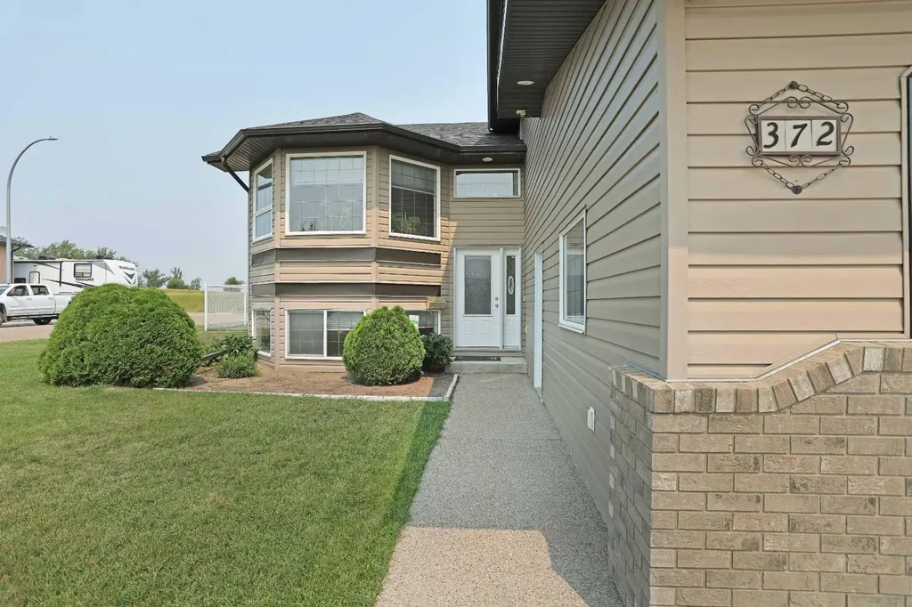 372 Lake Stafford Drive E Brooks AB T1R 1P8
