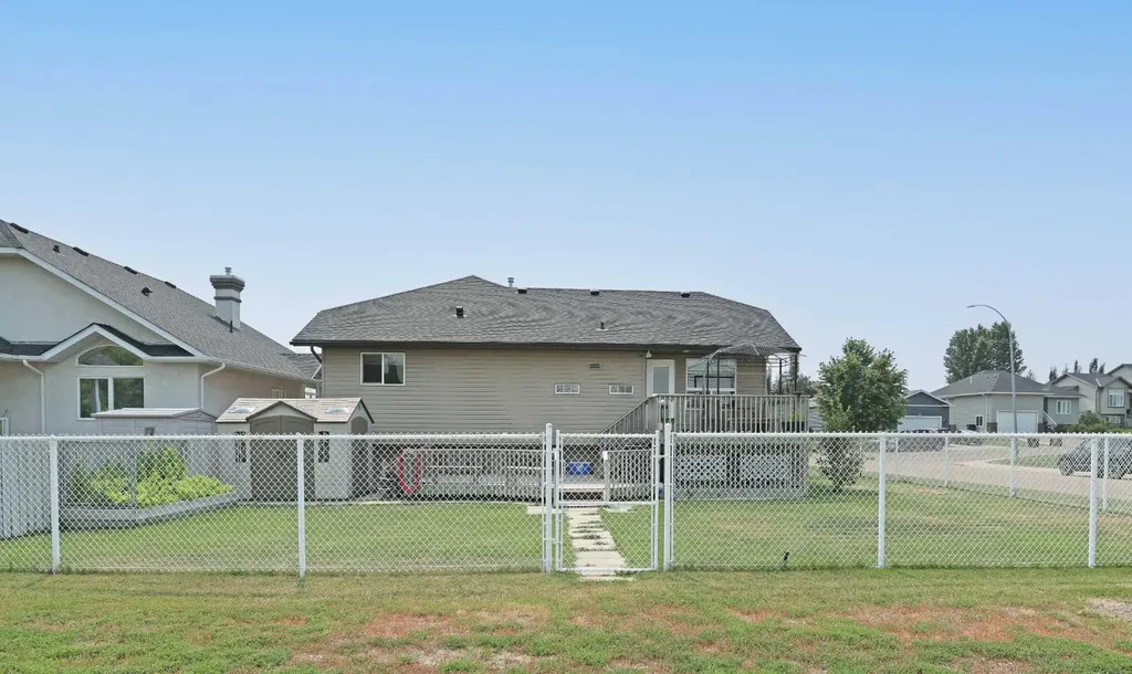 372 Lake Stafford Drive E Brooks AB T1R 1P8