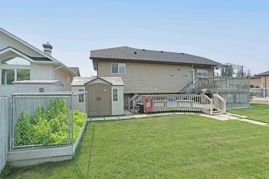 372 Lake Stafford Drive E Brooks AB T1R 1P8
