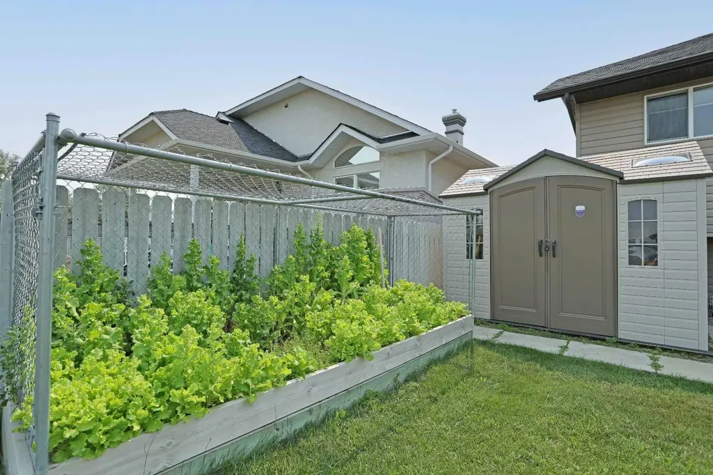 372 Lake Stafford Drive E Brooks AB T1R 1P8