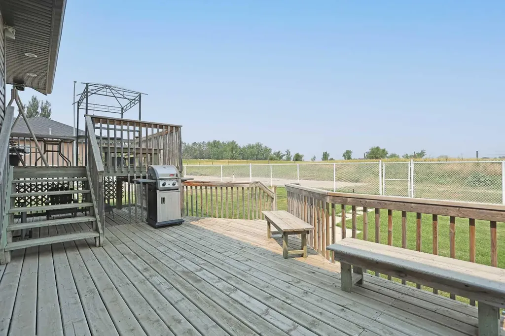372 Lake Stafford Drive E Brooks AB T1R 1P8