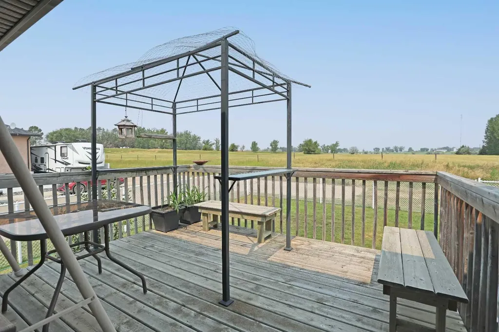 372 Lake Stafford Drive E Brooks AB T1R 1P8