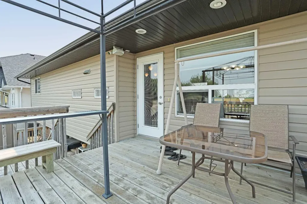 372 Lake Stafford Drive E Brooks AB T1R 1P8