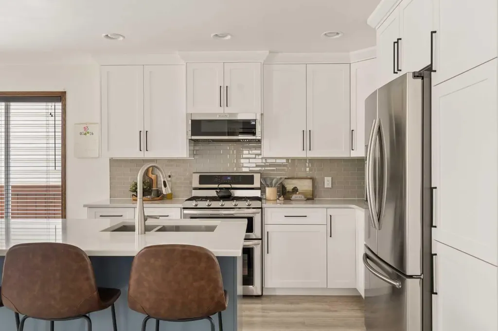 4331 Elgin Avenue SE Calgary AB T2Z 4N5