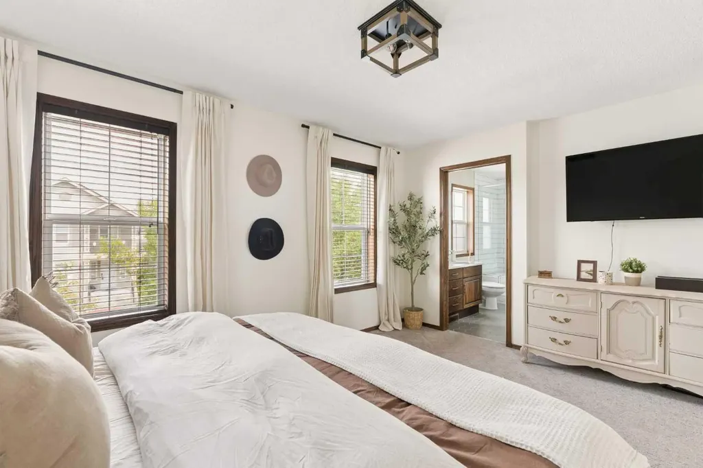 4331 Elgin Avenue SE Calgary AB T2Z 4N5
