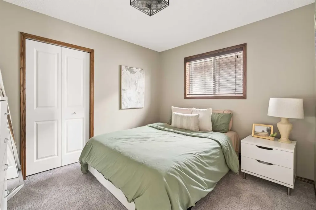 4331 Elgin Avenue SE Calgary AB T2Z 4N5