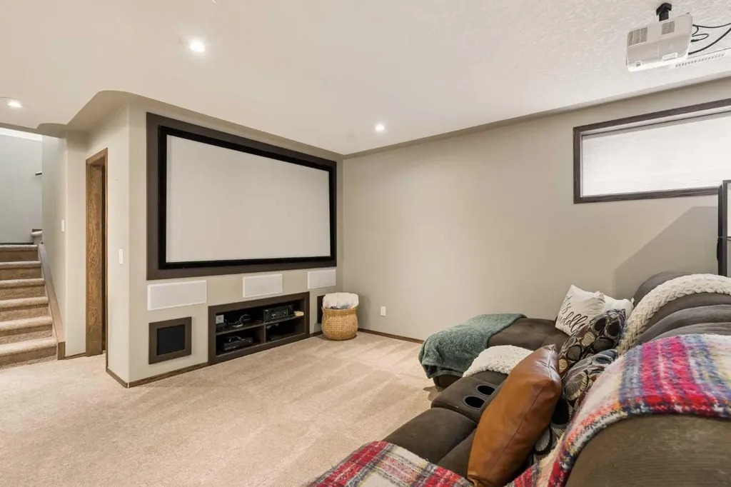 4331 Elgin Avenue SE Calgary AB T2Z 4N5