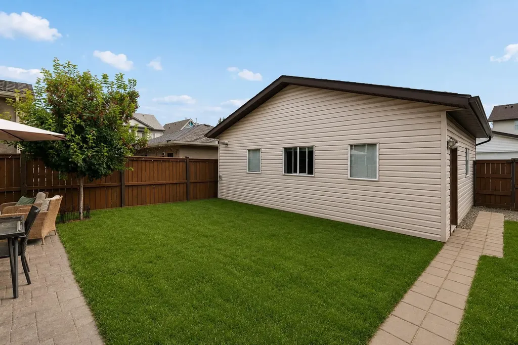 4331 Elgin Avenue SE Calgary AB T2Z 4N5