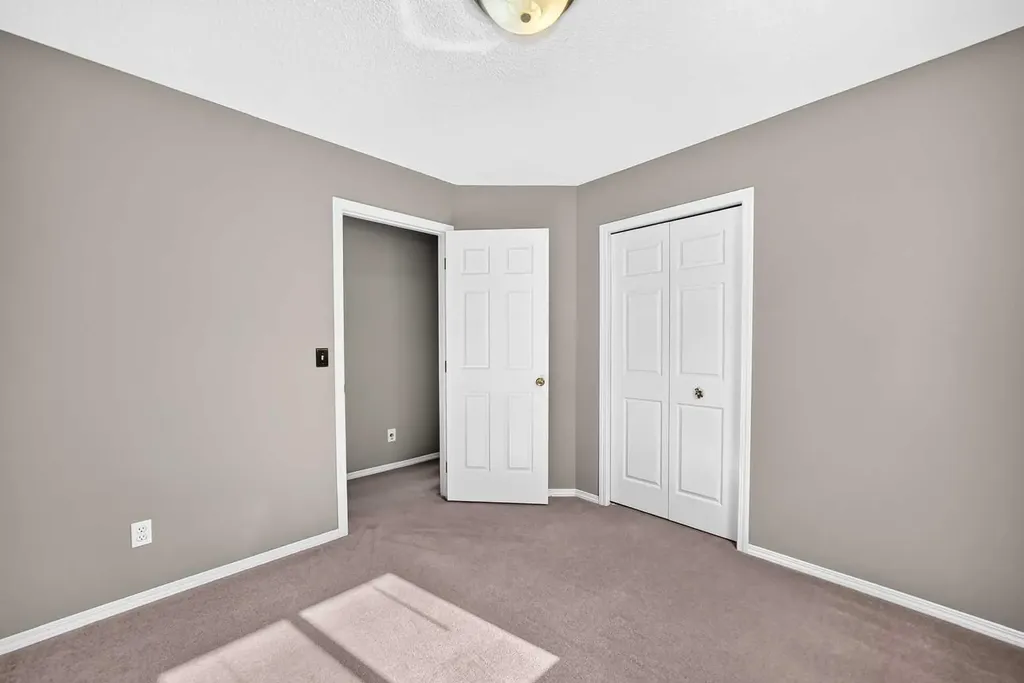 163 Valley Crest Close NW Calgary AB T3B 5X2