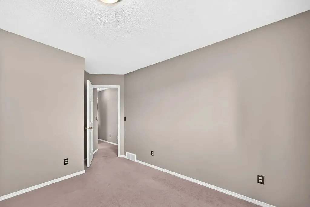 163 Valley Crest Close NW Calgary AB T3B 5X2