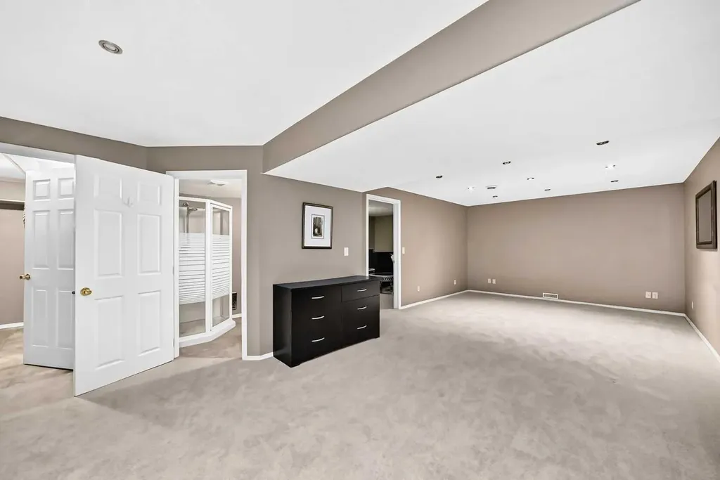 163 Valley Crest Close NW Calgary AB T3B 5X2