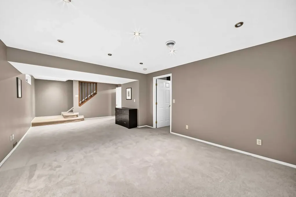 163 Valley Crest Close NW Calgary AB T3B 5X2