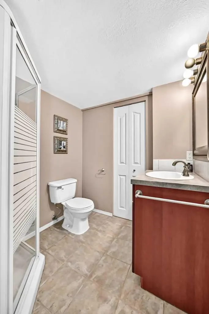 163 Valley Crest Close NW Calgary AB T3B 5X2