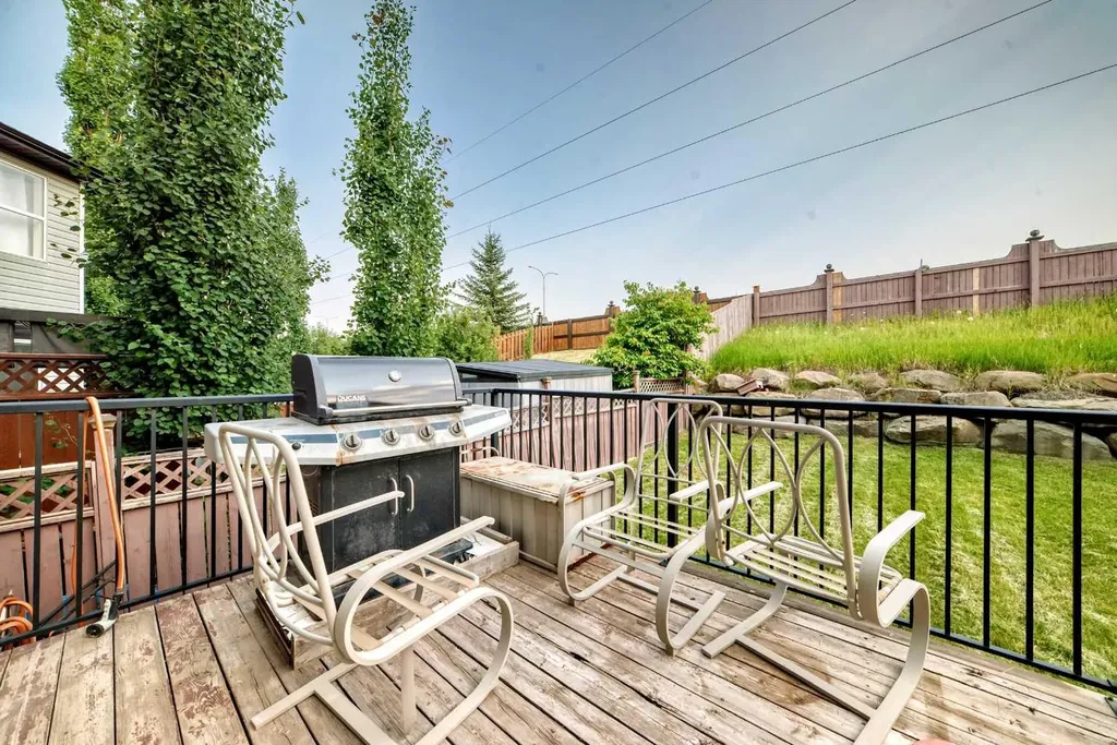 163 Valley Crest Close NW Calgary AB T3B 5X2