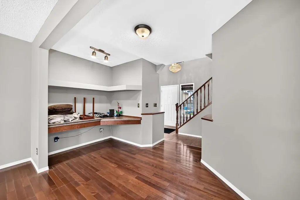 163 Valley Crest Close NW Calgary AB T3B 5X2