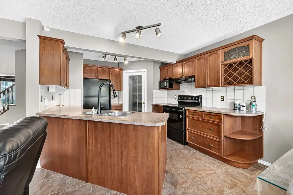 163 Valley Crest Close NW Calgary AB T3B 5X2