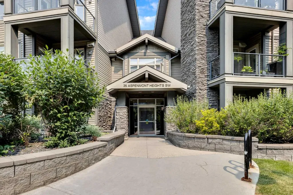 35 Aspenmont Heights SW Calgary AB T3H 0K1