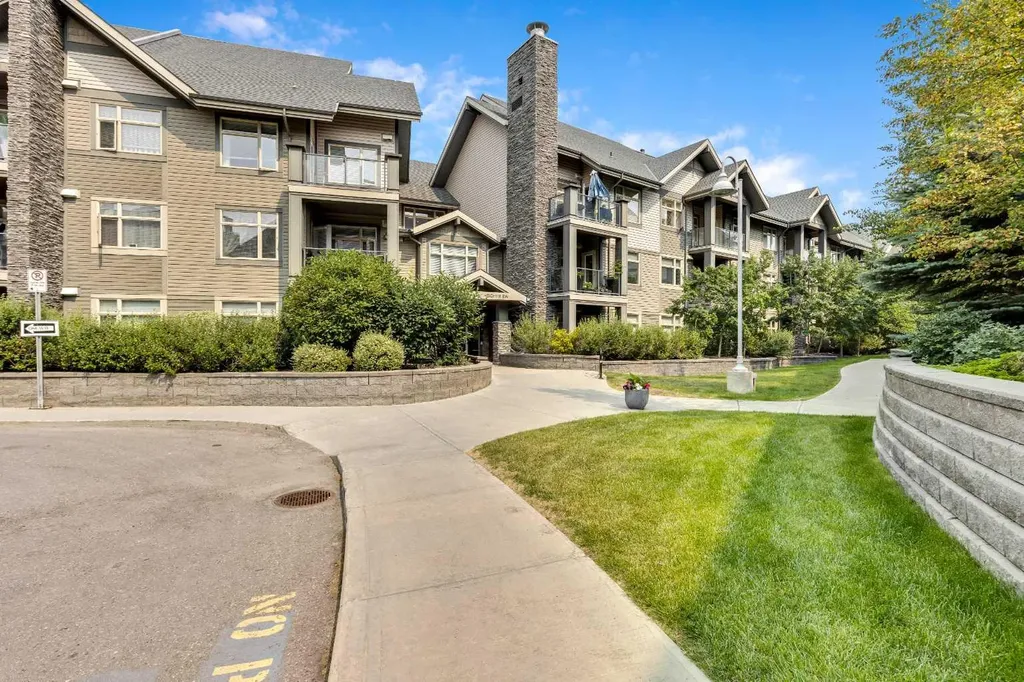 35 Aspenmont Heights SW Calgary AB T3H 0K1