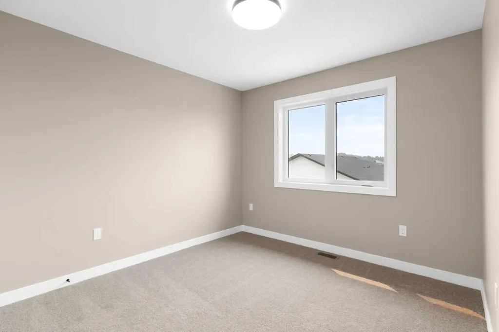 58 Vincent Crescent Olds AB T4H0G7