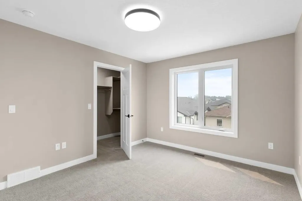 58 Vincent Crescent Olds AB T4H0G7