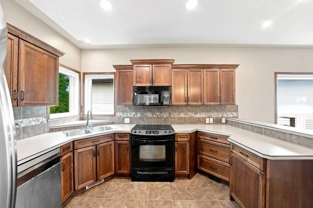 19 Lambertson Place Sylvan Lake AB T4S 2P9