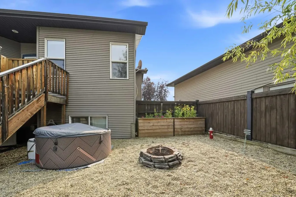 19 Lambertson Place Sylvan Lake AB T4S 2P9