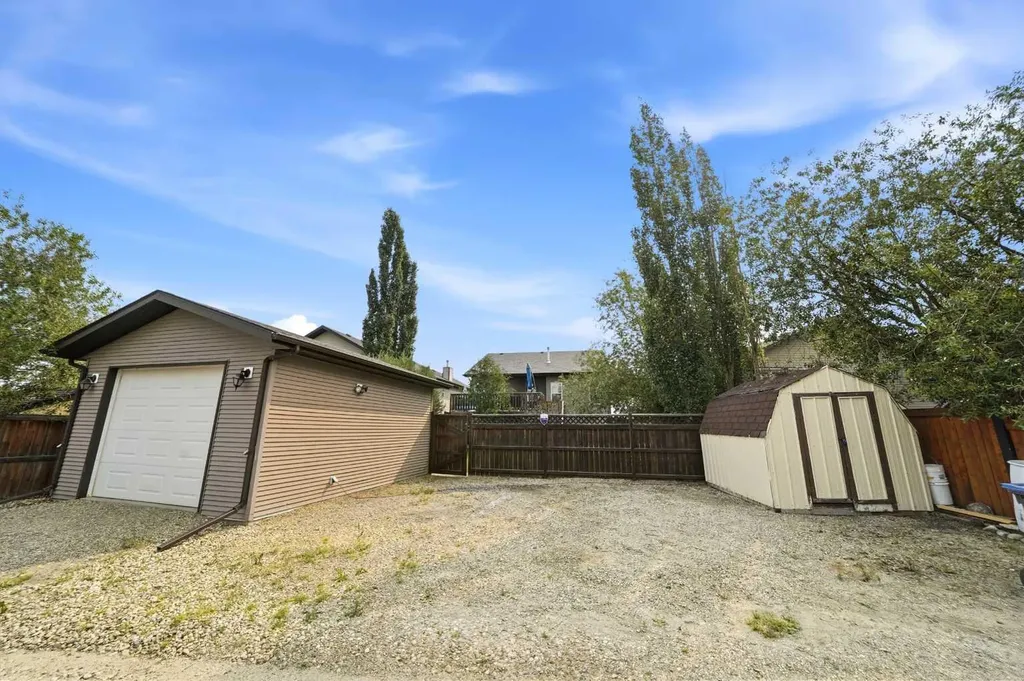 19 Lambertson Place Sylvan Lake AB T4S 2P9