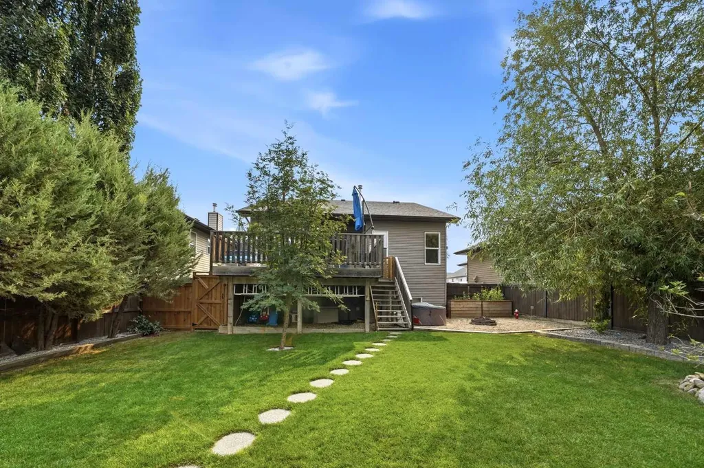 19 Lambertson Place Sylvan Lake AB T4S 2P9