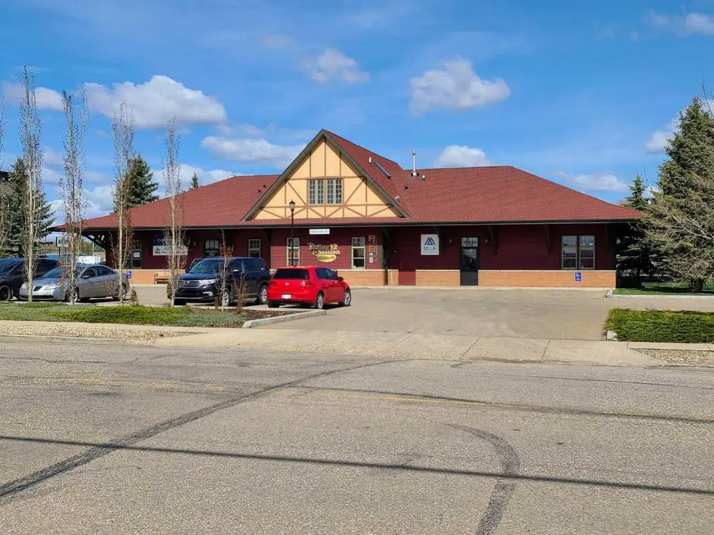 4892 46 Street Lacombe AB T4L 2B4