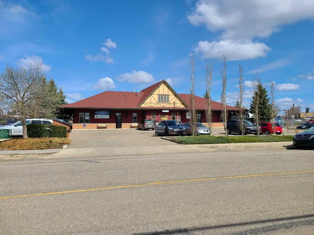 4892 46 Street Lacombe AB T4L 2B4
