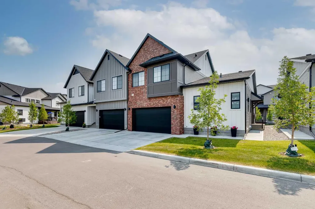 201 Cooperswood Green SW Airdrie AB T4B 5R2