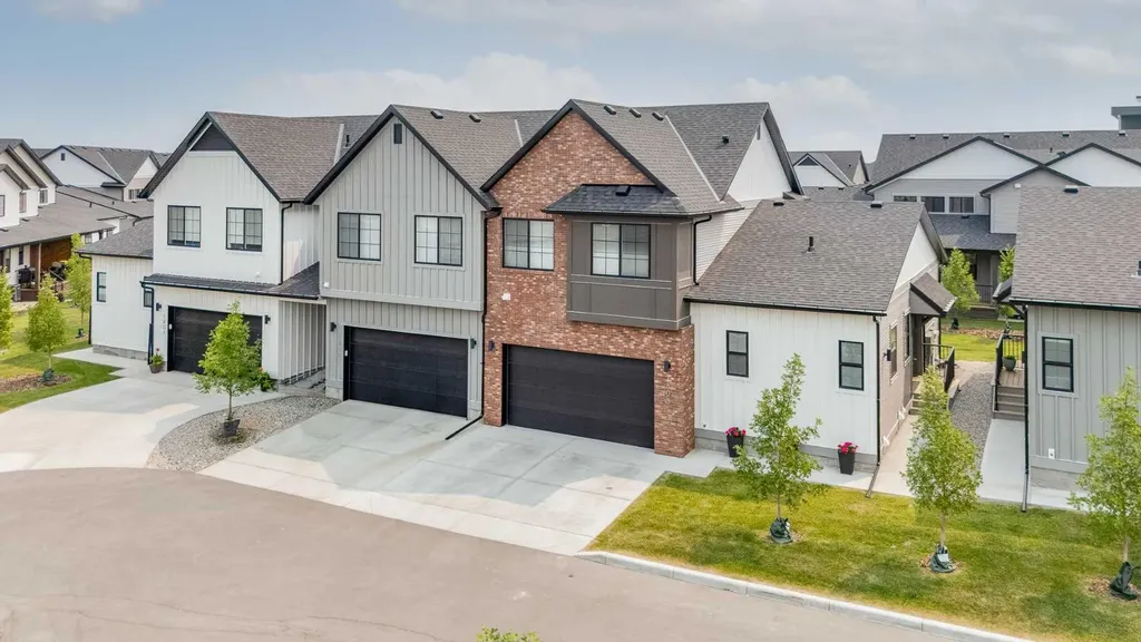 201 Cooperswood Green SW Airdrie AB T4B 5R2