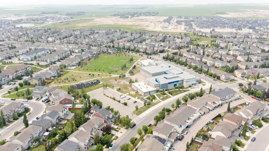 201 Cooperswood Green SW Airdrie AB T4B 5R2