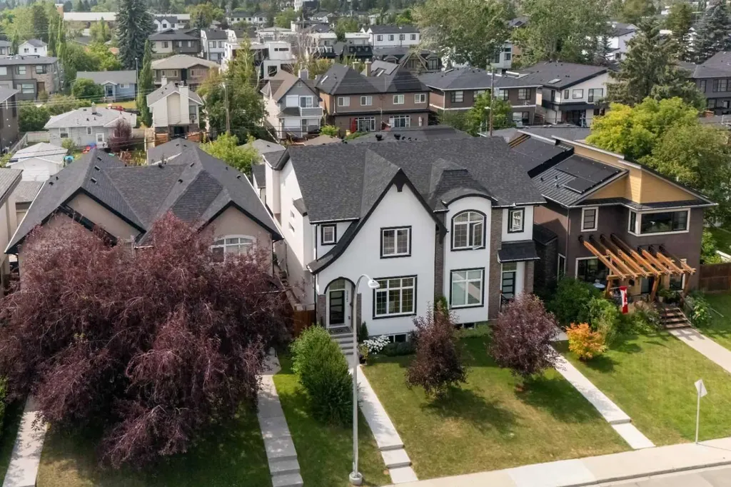 2225 31 Street SW Calgary AB T3E2N3