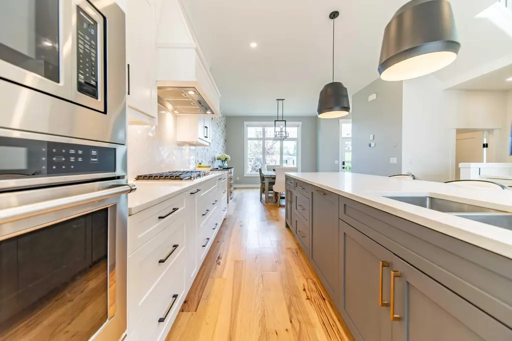 2225 31 Street SW Calgary AB T3E2N3