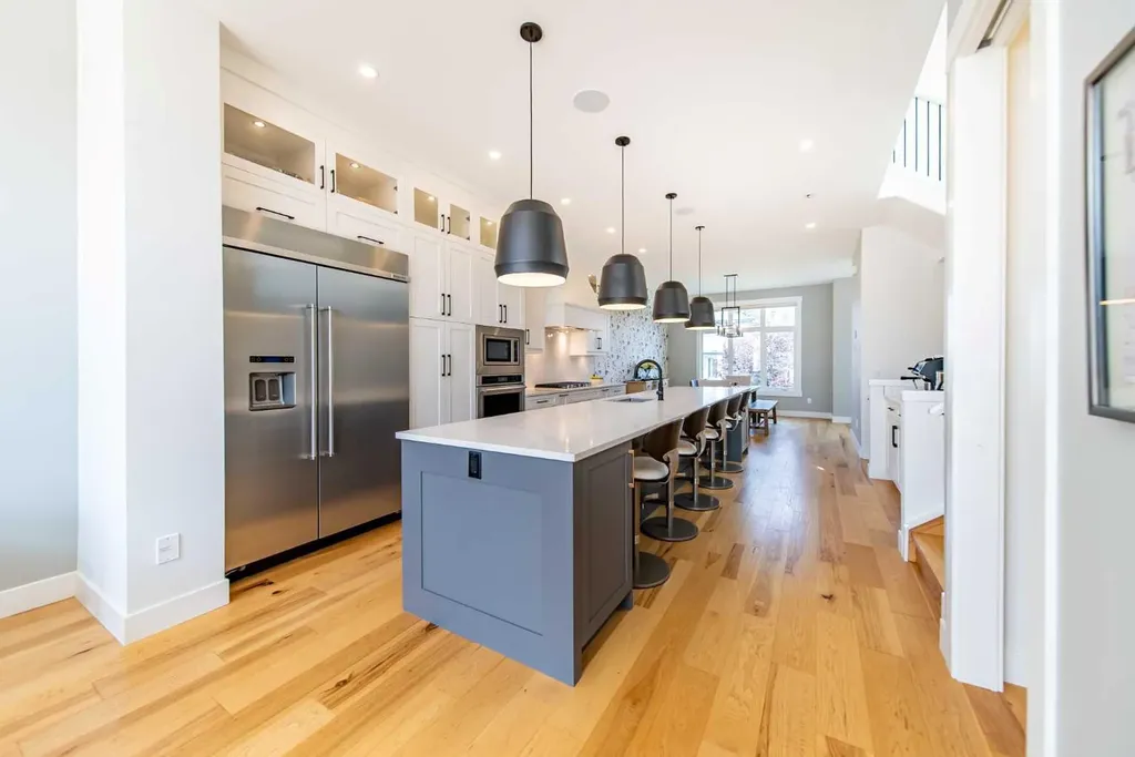 2225 31 Street SW Calgary AB T3E2N3