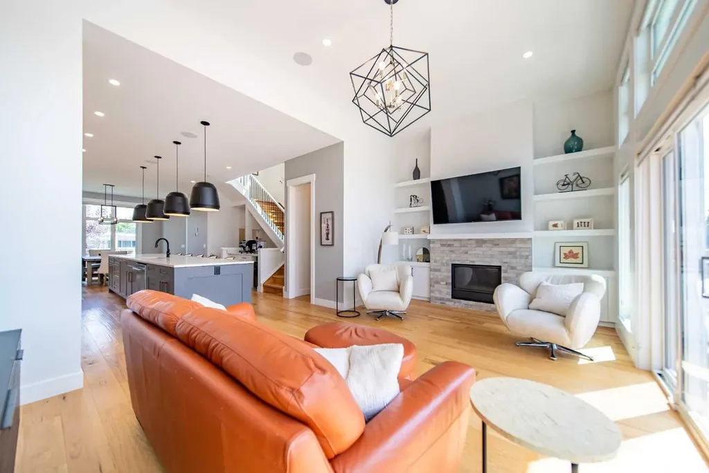 2225 31 Street SW Calgary AB T3E2N3