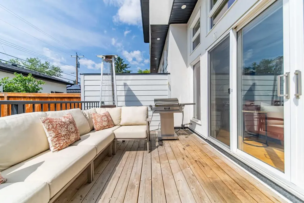 2225 31 Street SW Calgary AB T3E2N3