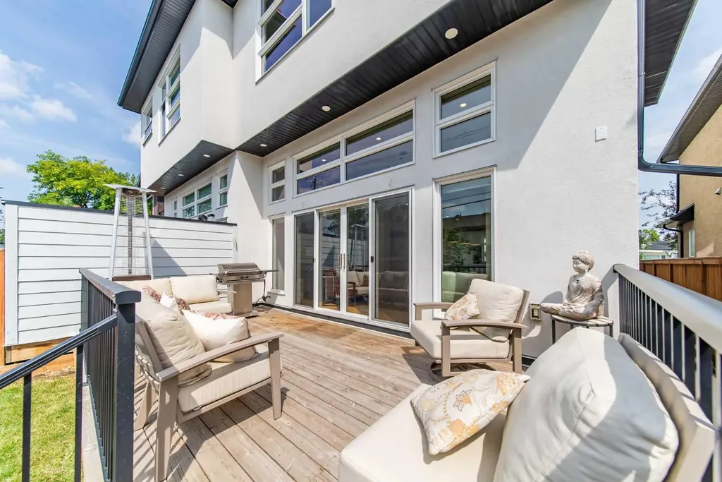2225 31 Street SW Calgary AB T3E2N3