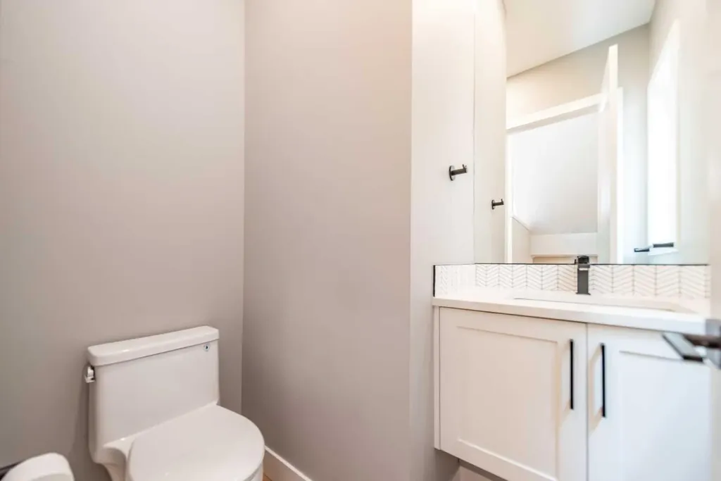 2225 31 Street SW Calgary AB T3E2N3