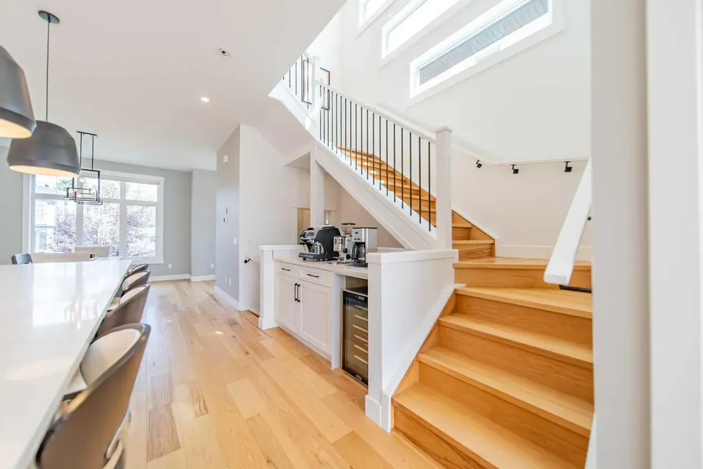 2225 31 Street SW Calgary AB T3E2N3