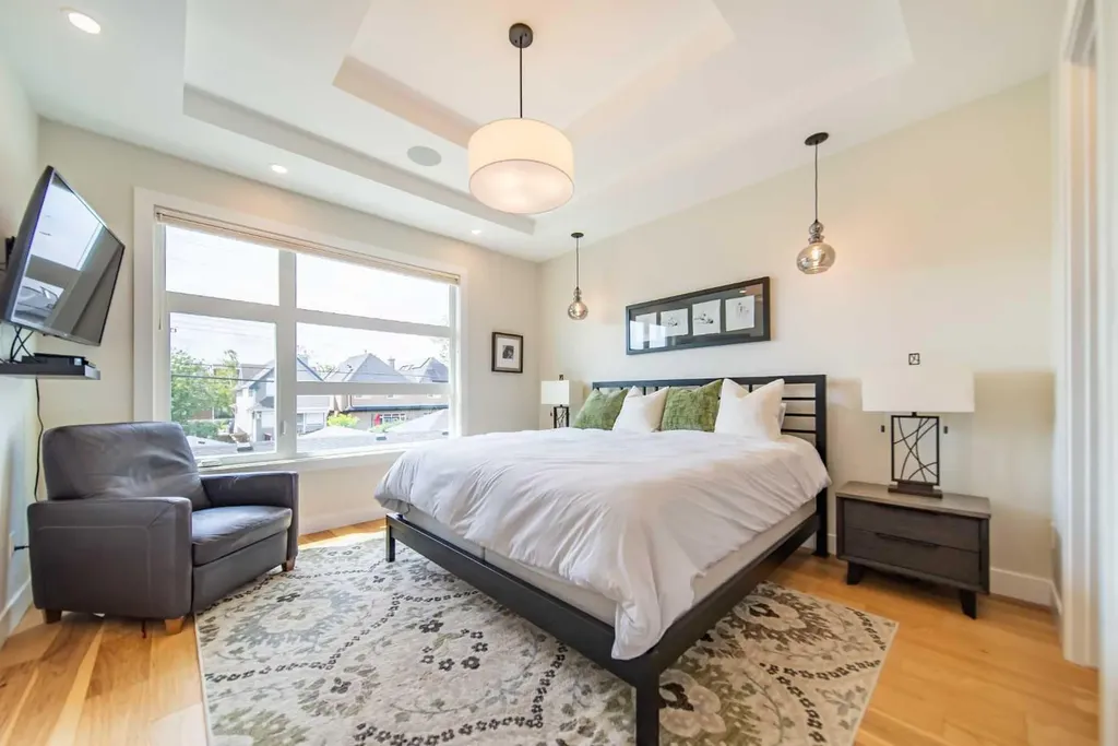 2225 31 Street SW Calgary AB T3E2N3