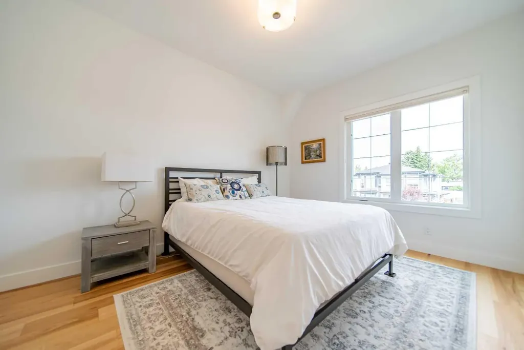 2225 31 Street SW Calgary AB T3E2N3