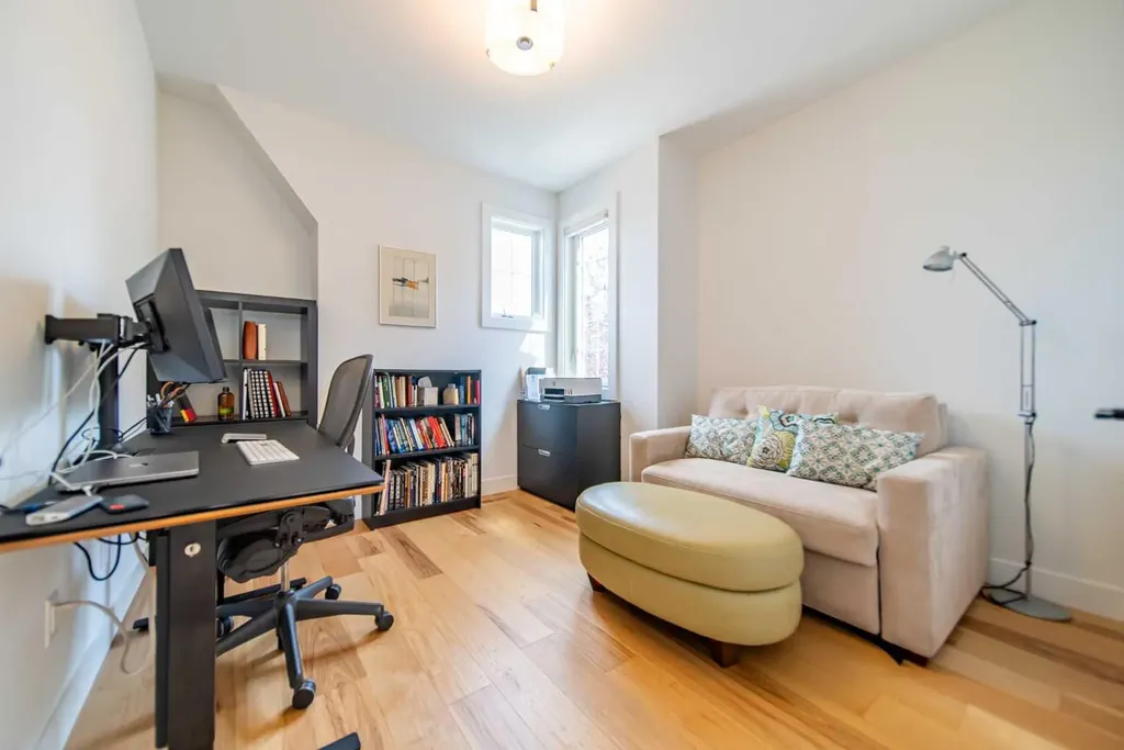 2225 31 Street SW Calgary AB T3E2N3
