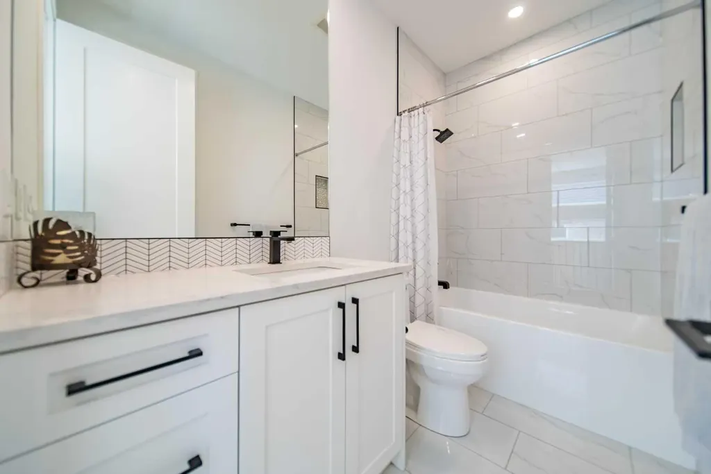 2225 31 Street SW Calgary AB T3E2N3