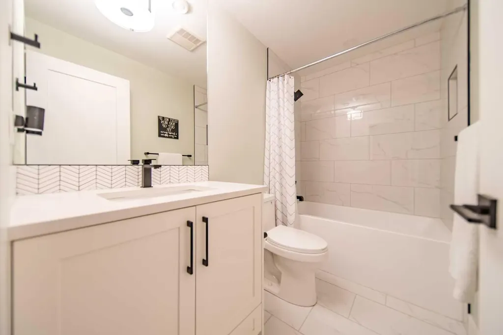 2225 31 Street SW Calgary AB T3E2N3